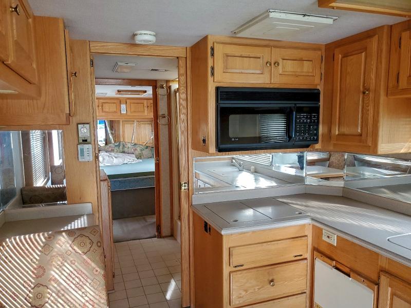 Photo 6 from auction – 1997 ROADMASTER RAIL EXECUTIVE with VIN 1RF120616V1012985