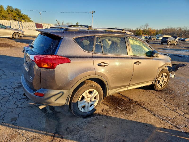 Photo 3 from auction – 2015 TOYOTA RAV4 LE with VIN JTMBFREV2FJ035139