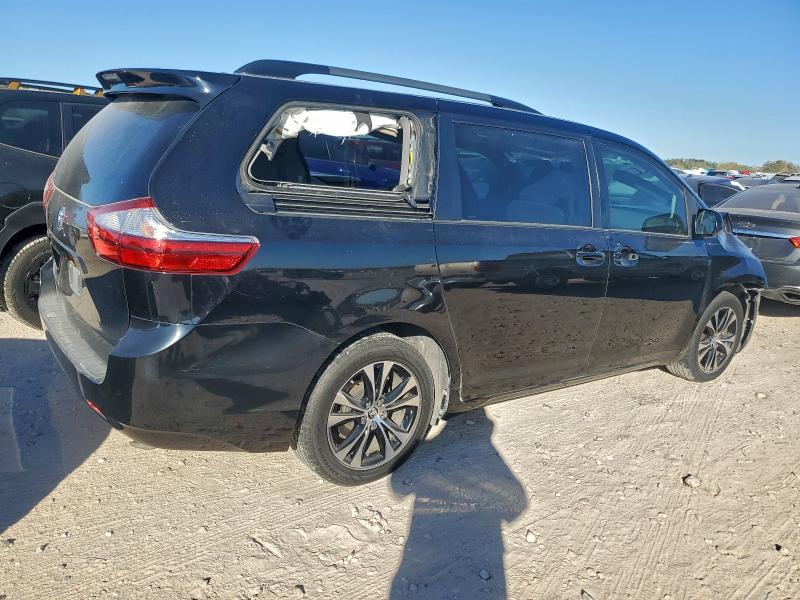 Photo 3 from auction – 2016 TOYOTA SIENNA LE with VIN 5TDKK3DC3GS739976