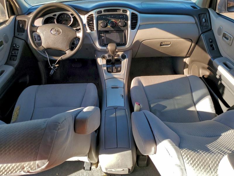 Photo 8 from auction – 2005 TOYOTA HIGHLANDER with VIN JTEEP21A850127960
