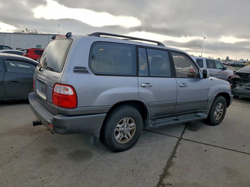 Photo 3 from auction – 2001 LEXUS LX 470 with VIN JTJHT00W013502616