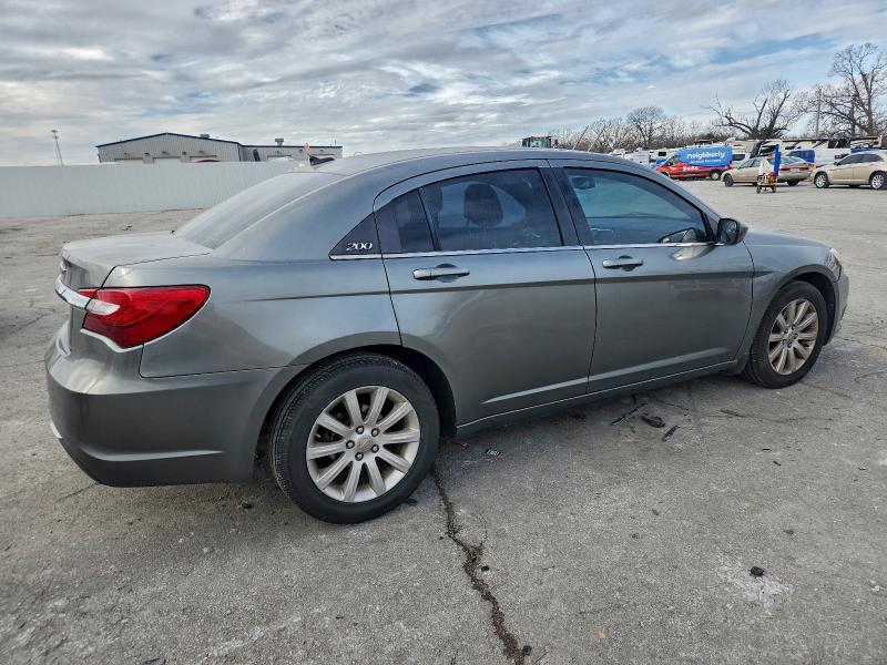 Photo 3 from auction – 2013 CHRYSLER 200 TOURIN with VIN 1C3CCBBB3DN600992