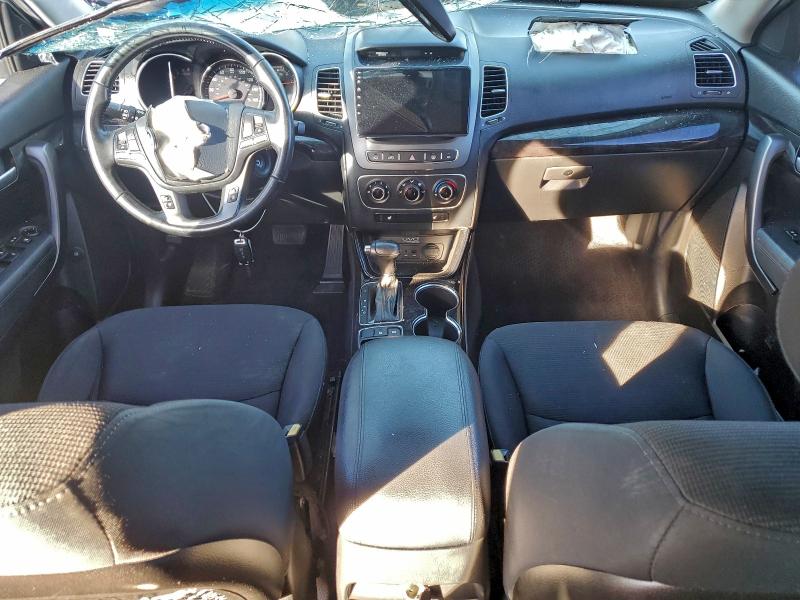 Photo 8 from auction – 2015 KIA SORENTO with VIN 5XYKT4A68FG552049