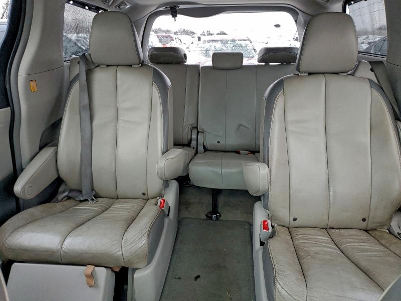 Photo 10 from auction – 2012 TOYOTA SIENNA XLE with VIN 5TDDK3DC0CS044616