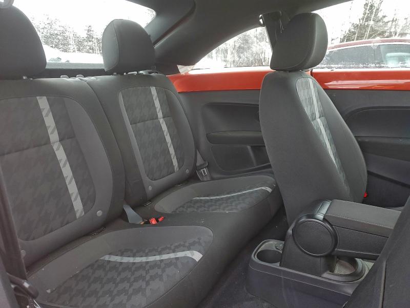 Photo 10 from auction – 2018 VOLKSWAGEN BEETLE with VIN 3VWJD7AT7JM719669