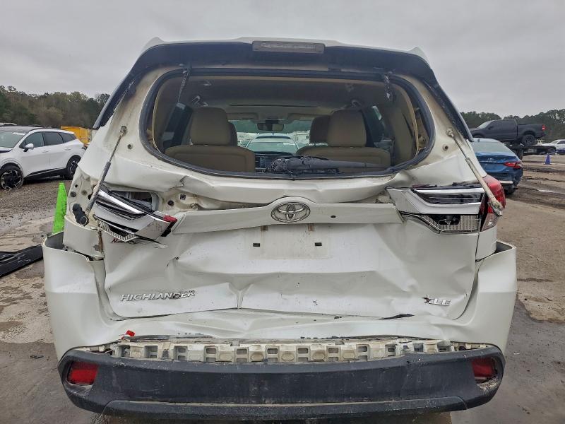 Photo 6 from auction – 2019 TOYOTA HIGHLANDER with VIN 5TDKZRFH9KS566495