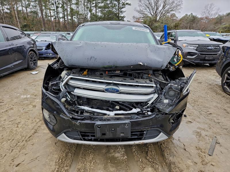 Photo 5 from auction – 2017 FORD ESCAPE SE with VIN 1FMCU0GD2HUB27665
