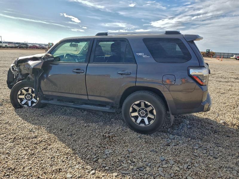 Photo 2 from auction – 2018 TOYOTA 4RUNNER SR with VIN JTEBU5JR7J5609707