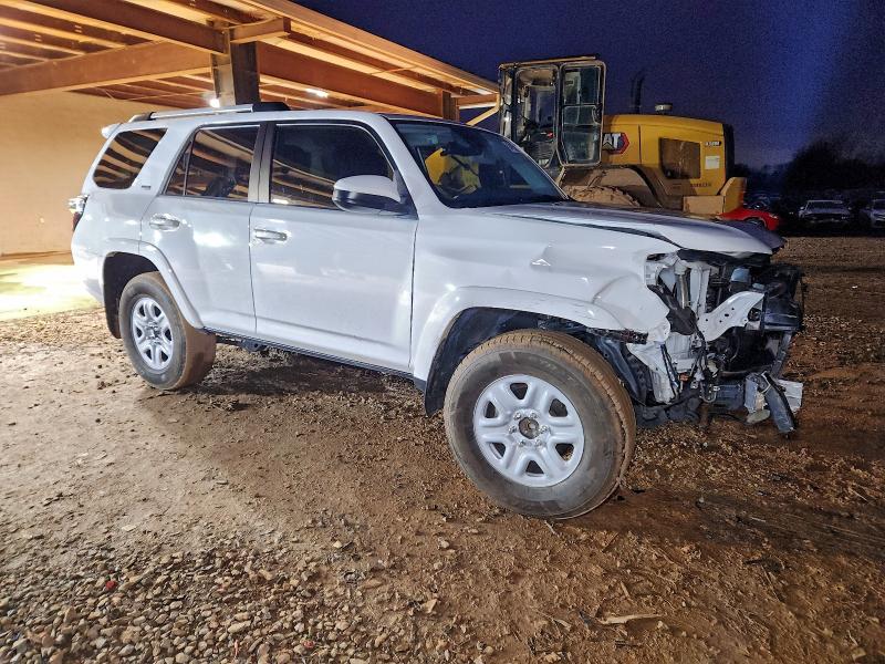 Photo 4 from auction – 2023 TOYOTA 4RUNNER SR with VIN JTEEU5JR7P5287950