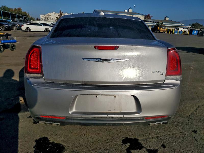 Photo 6 from auction – 2017 CHRYSLER 300 S with VIN 2C3CCABGXHH553853