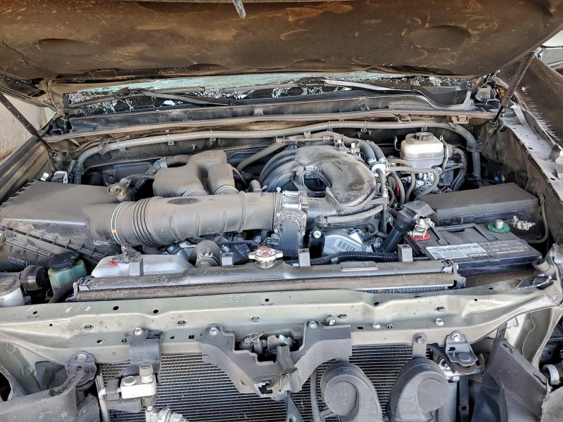 Photo 11 from auction – 2018 TOYOTA 4RUNNER SR with VIN JTEBU5JR4J5504638