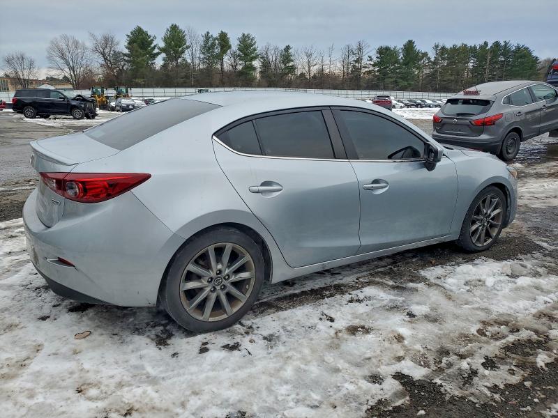 Photo 3 from auction – 2018 MAZDA 3 TOURING with VIN 3MZBN1V33JM207335