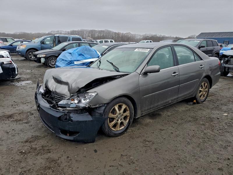 TOYOTA CAMRY LE 2005 with VIN 4T1BF30K95U613613 - Photo from auction
