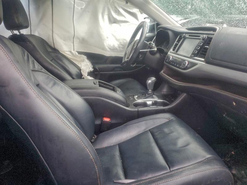 Photo 7 from auction – 2018 TOYOTA HIGHLANDER with VIN 5TDJZRFH8JS545129