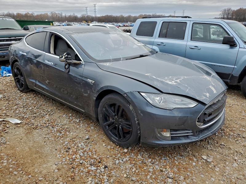 Photo 4 from auction – 2013 TESLA MODEL S with VIN 5YJSA1CG7DFP17250