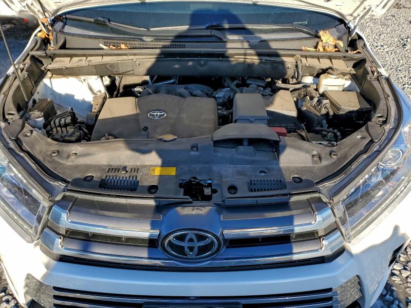 Photo 12 from auction – 2017 TOYOTA HIGHLANDER with VIN 5TDDZRFH0HS383682