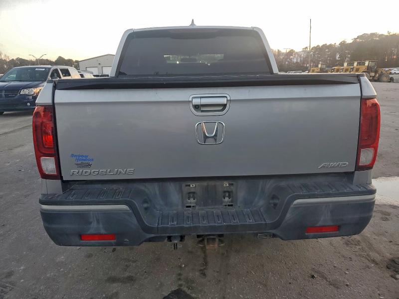 Photo 6 from auction – 2017 HONDA RIDGELINE with VIN 5FPYK3F54HB014697