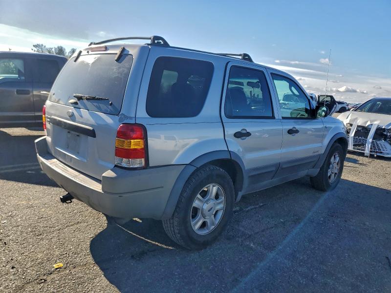 Photo 3 from auction – 2002 FORD ESCAPE XLT with VIN 1FMCU04182KA37756