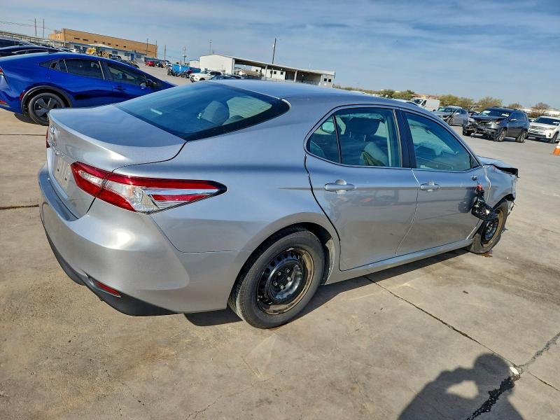 Photo 3 from auction – 2018 TOYOTA CAMRY L with VIN 4T1B11HK2JU075029