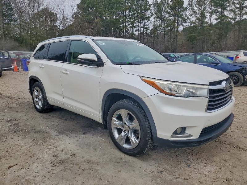 Photo 4 from auction – 2015 TOYOTA HIGHLANDER with VIN 5TDDKRFHXFS183605