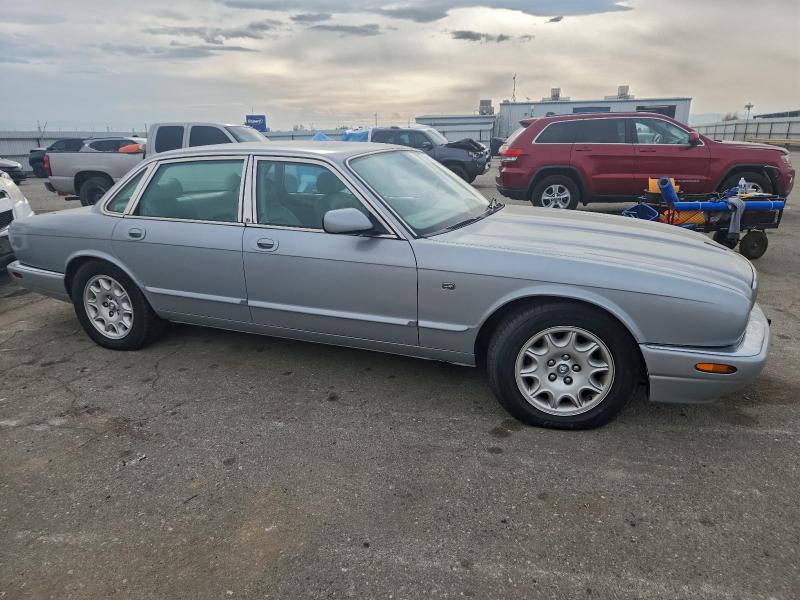 Photo 4 from auction – 2000 JAGUAR XJ8 with VIN SAJDA14C5YLF02624