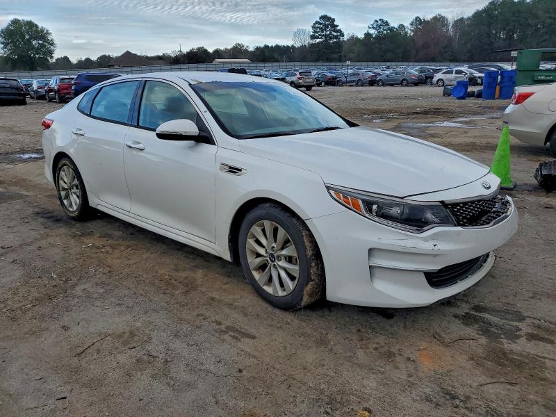 Photo 4 from auction – 2018 KIA OPTIMA EX with VIN 5XXGU4L35JG270938