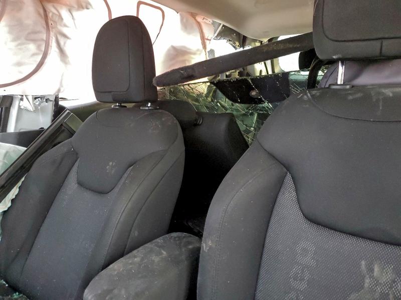 Photo 10 from auction – 2017 JEEP RENEGADE with VIN ZACCJBAB0HPG54007
