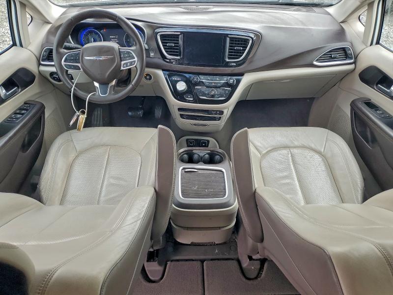 Photo 8 from auction – 2017 CHRYSLER PACIFICA T with VIN 2C4RC1EG2HR518753