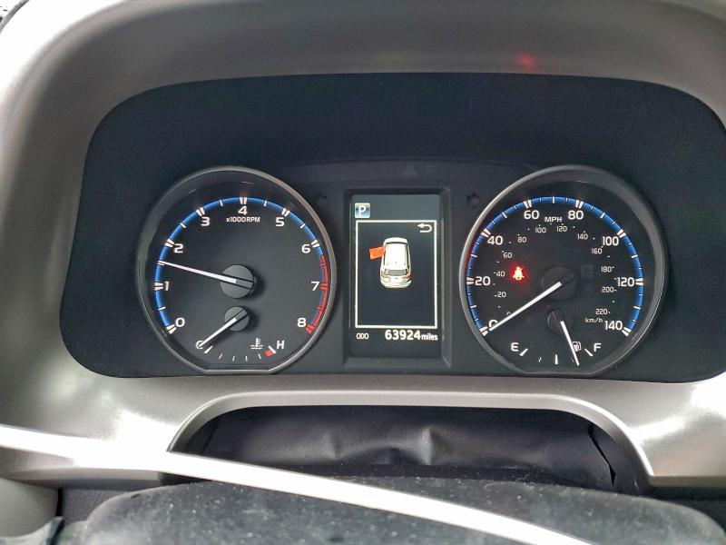 Photo 9 from auction – 2017 TOYOTA RAV4 XLE with VIN JTMRFREV0HJ105965