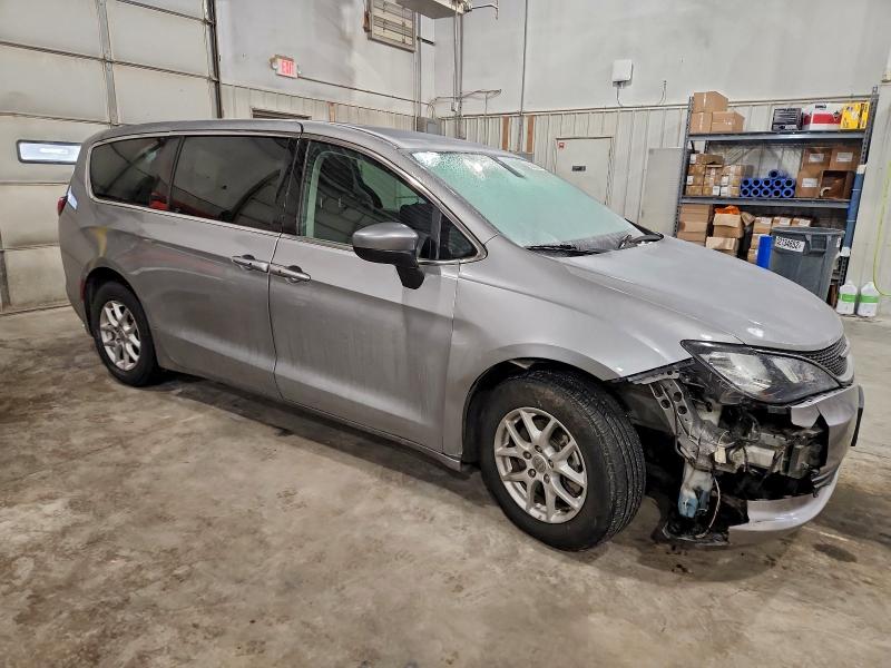 Photo 4 from auction – 2017 CHRYSLER PACIFICA T with VIN 2C4RC1DG1HR695165