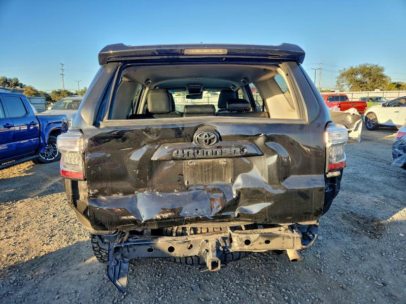 Photo 6 from auction – 2021 TOYOTA 4RUNNER SR with VIN JTEBU5JR8M5891795