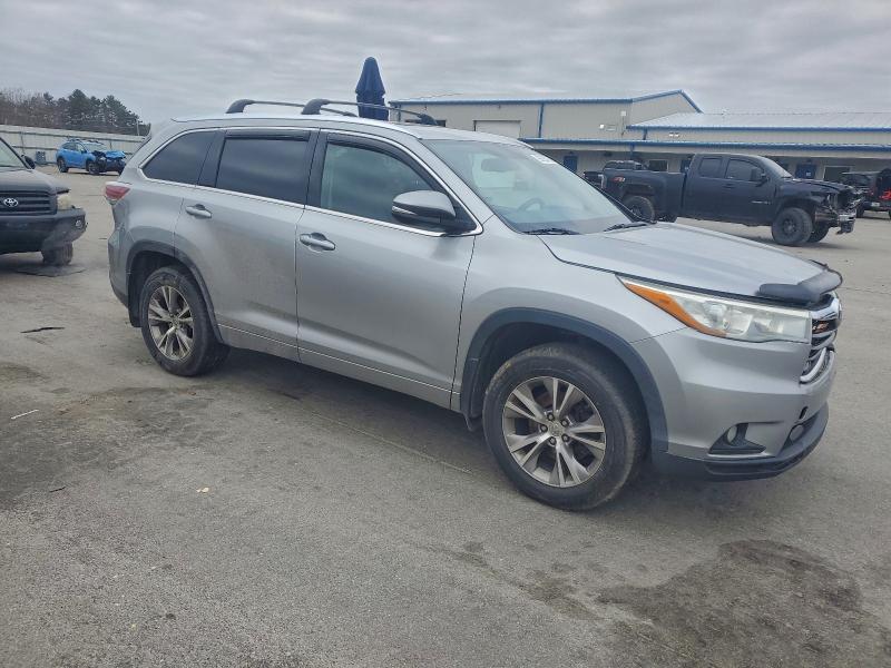 Photo 4 from auction – 2015 TOYOTA HIGHLANDER with VIN 5TDJKRFH5FS133293