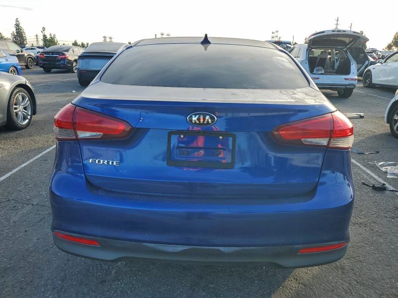 Zdjęcie 6 z aukcji – 2017 KIA FORTE LX z VIN 3KPFL4A76HE072120