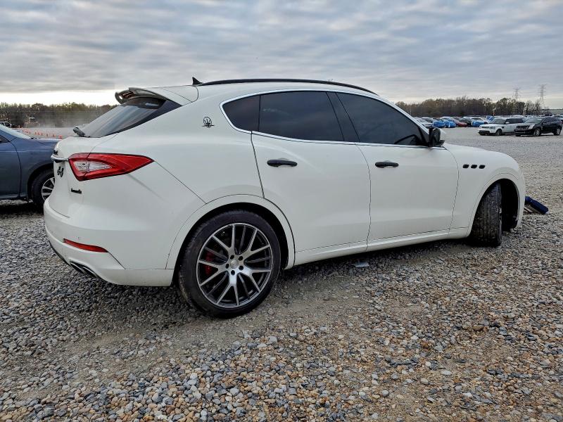 Photo 3 from auction – 2017 MASERATI LEVANTE SP with VIN ZN661XUS2HX226974