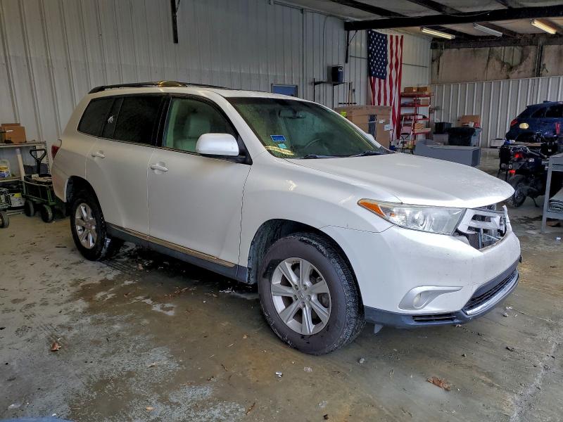Photo 4 from auction – 2011 TOYOTA HIGHLANDER with VIN 5TDBK3EH4BS074881