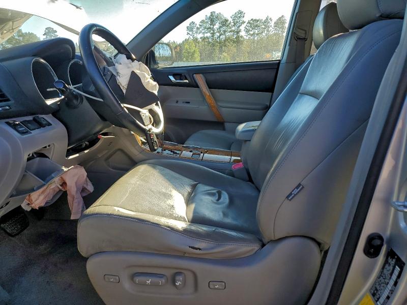 Photo 7 from auction – 2009 TOYOTA HIGHLANDER with VIN JTEEW44AX92035057