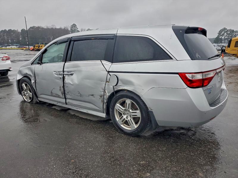 Photo 2 from auction – 2012 HONDA ODYSSEY TO with VIN 5FNRL5H96CB027756