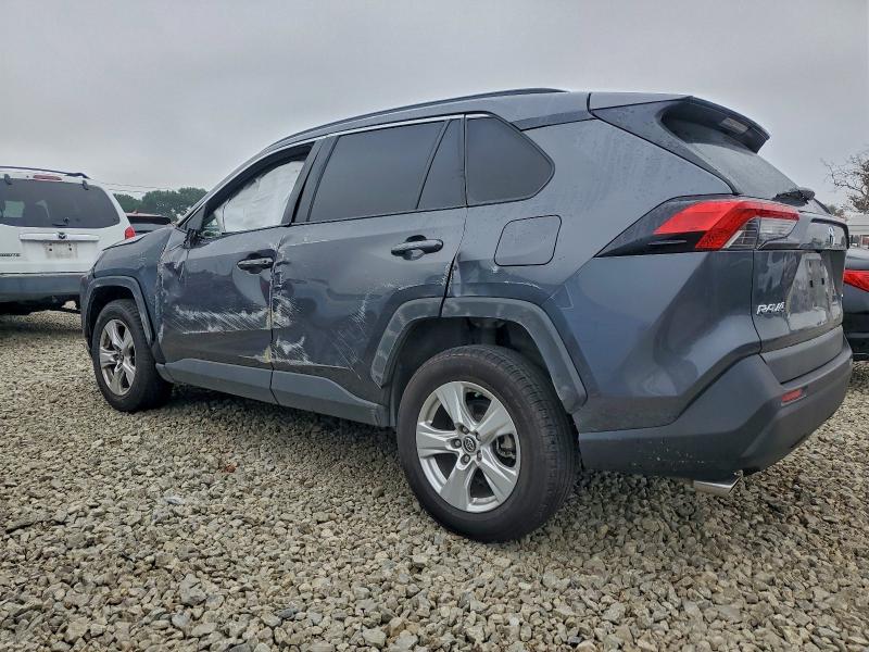 Photo 2 from auction – 2019 TOYOTA RAV4 XLE with VIN JTMW1RFV6KD007674