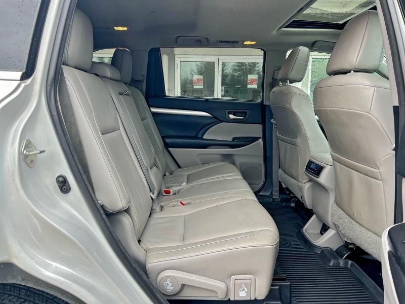 Photo 6 from auction – 2018 TOYOTA HIGHLANDER with VIN 5TDJZRFH1JS543142