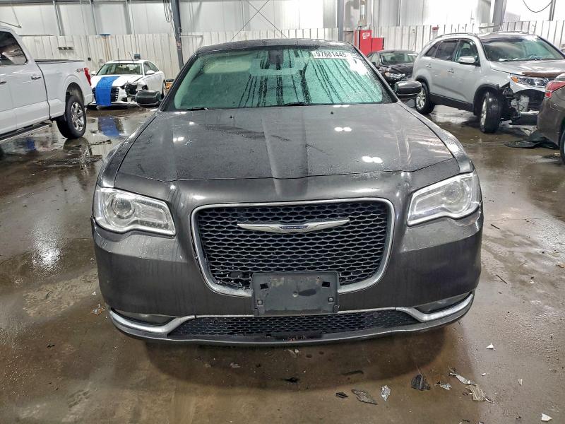 Photo 5 from auction – 2016 CHRYSLER 300 LIMITE with VIN 2C3CCARG2GH325026