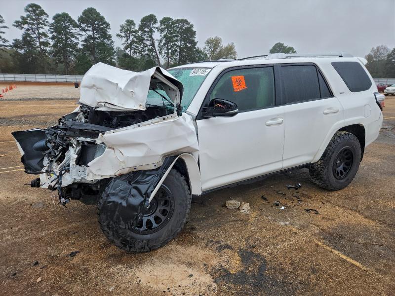 TOYOTA 4RUNNER 2014 with VIN JTEZU5JR6E5071053 - Photo from auction