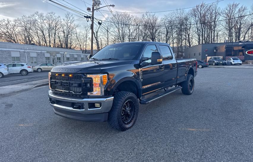 Photo 2 from auction – 2017 FORD F350 SUPER with VIN 1FT8W3BT3HEB90093