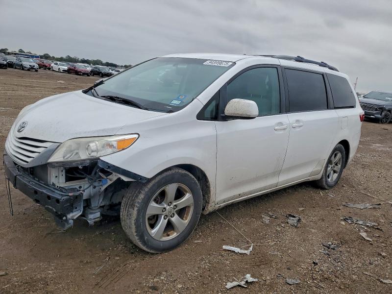 Photo 1 from auction – 2015 TOYOTA SIENNA LE with VIN 5TDKK3DC0FS596516