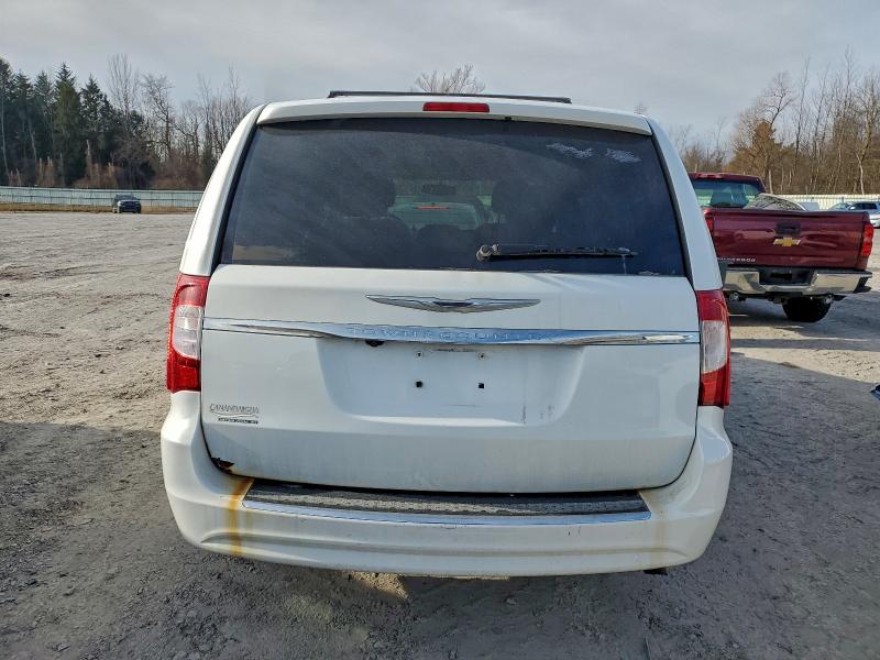 Photo 6 from auction – 2015 CHRYSLER TOWN & COU with VIN 2C4RC1BG3FR554498