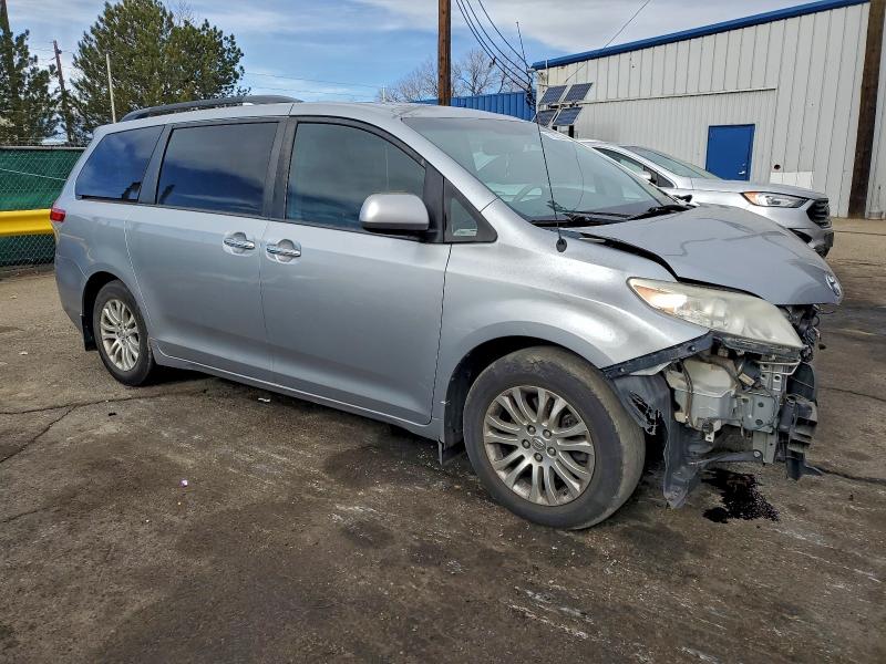 Photo 4 from auction – 2014 TOYOTA SIENNA XLE with VIN 5TDYK3DC6ES408882