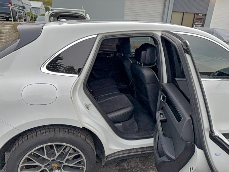Photo 6 from auction – 2017 PORSCHE MACAN S with VIN WP1AB2A58HLB10324