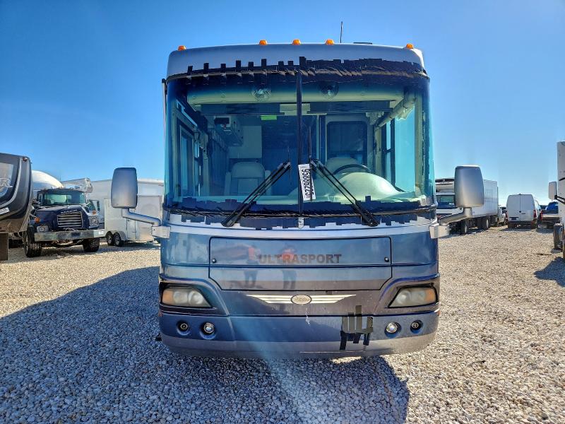 Photo 2 from auction – 2004 WORKHORSE CUSTOM CHASSIS MOTORHOME with VIN 5B4NR97A444700056