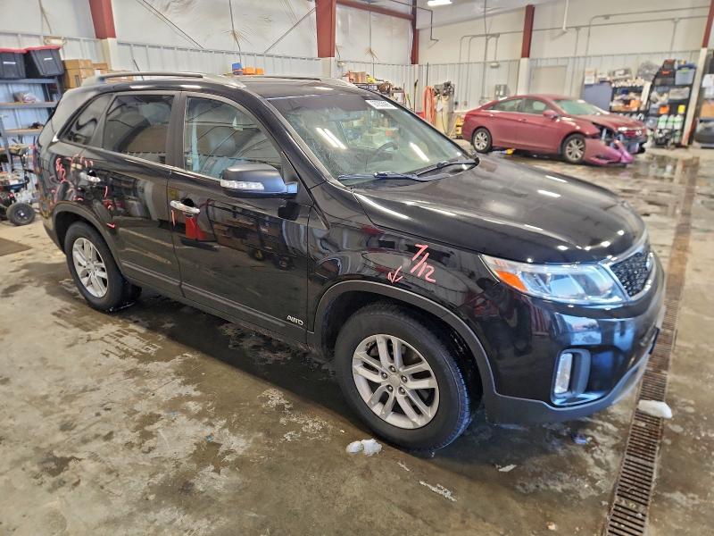 Photo 4 from auction – 2015 KIA SORENTO LX with VIN 5XYKTCA63FG633793