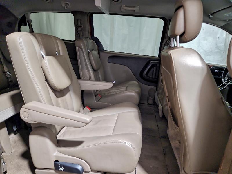 Photo 11 from auction – 2016 CHRYSLER TOWN & COU with VIN 2C4RC1BG3GR141921
