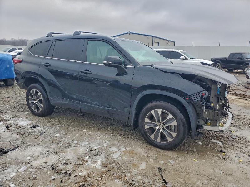 Photo 4 from auction – 2023 TOYOTA HIGHLANDER with VIN 5TDKDRBH0PS523871
